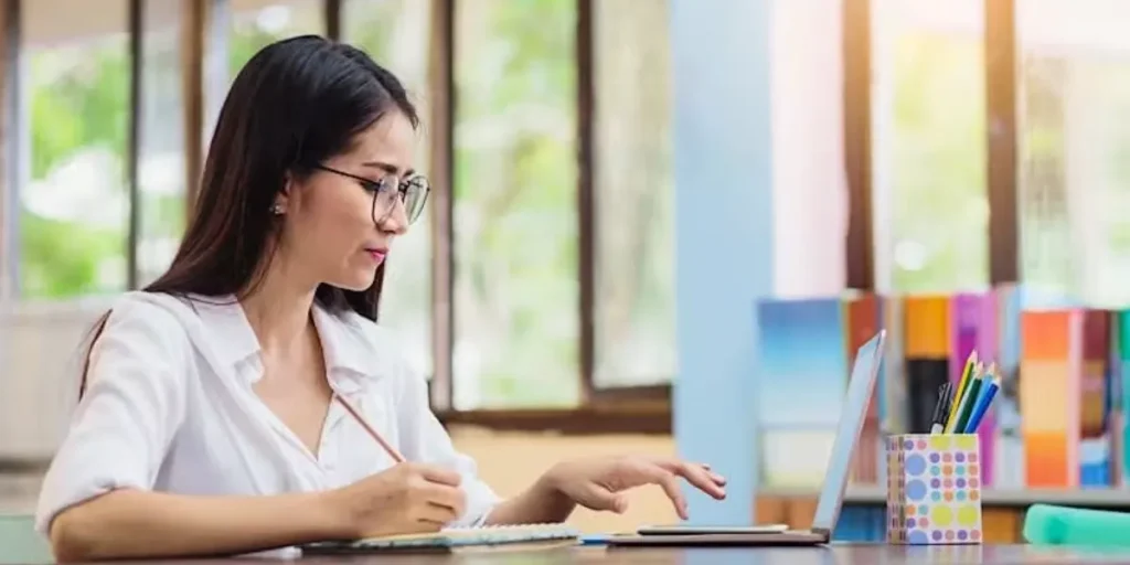 Accounting Clerks vs Accounting Assistants: Roles, Salary & Career Growth